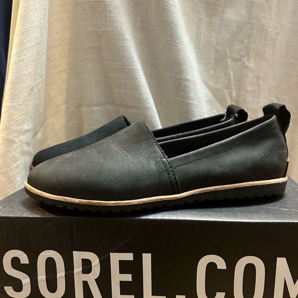 NWT. Sorel slip on shoes. - Picture 2 of 2